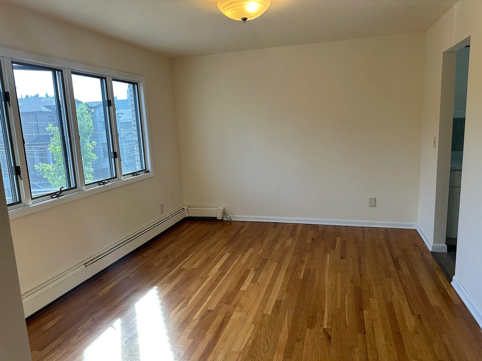 3 bed, 2.0 bath, 1250 sqft, $3,995 — Photo 2