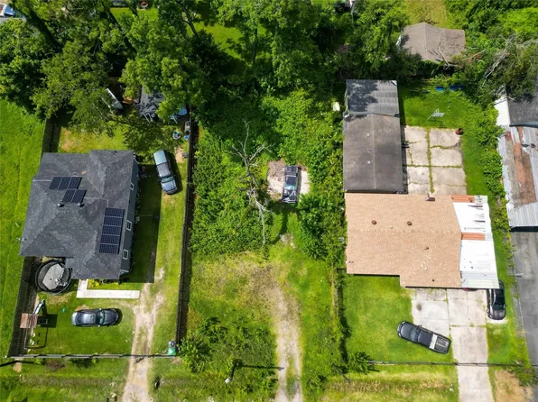 8322 Carolwood Dr, Houston, TX 77028