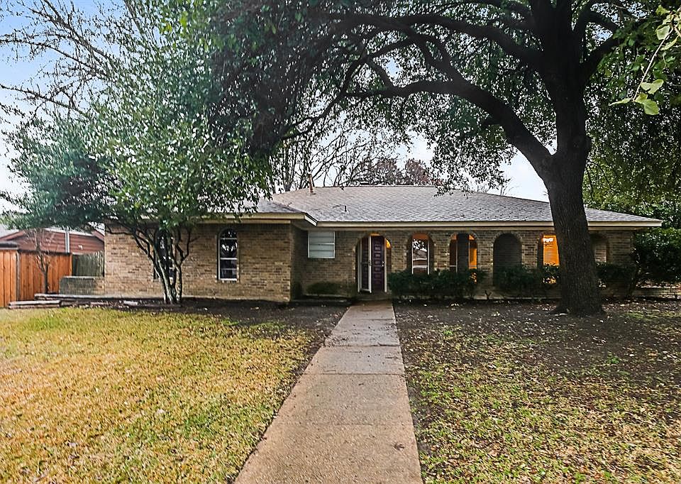 1st image of 2704 S Colfax Cir