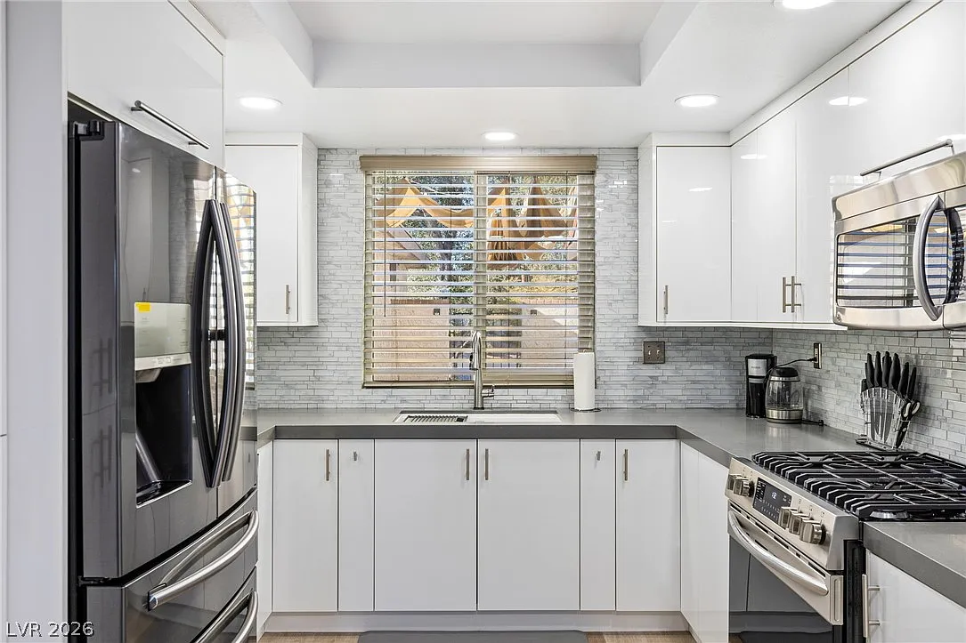 3 bed, 2.0 bath, 1720 sqft, $2,150 — Photo 4