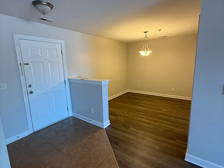 142 N Hines St — Photo 27