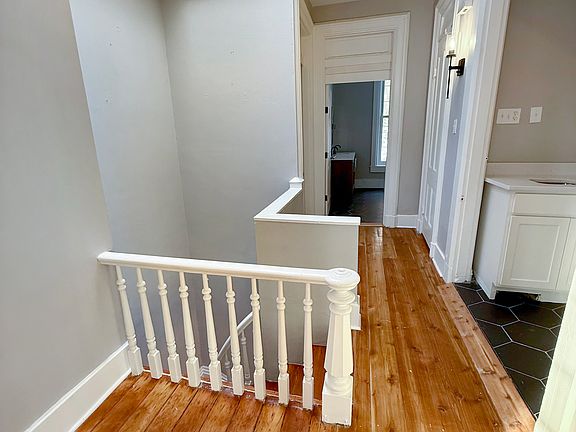 5th image of 427 Collins Ave #2