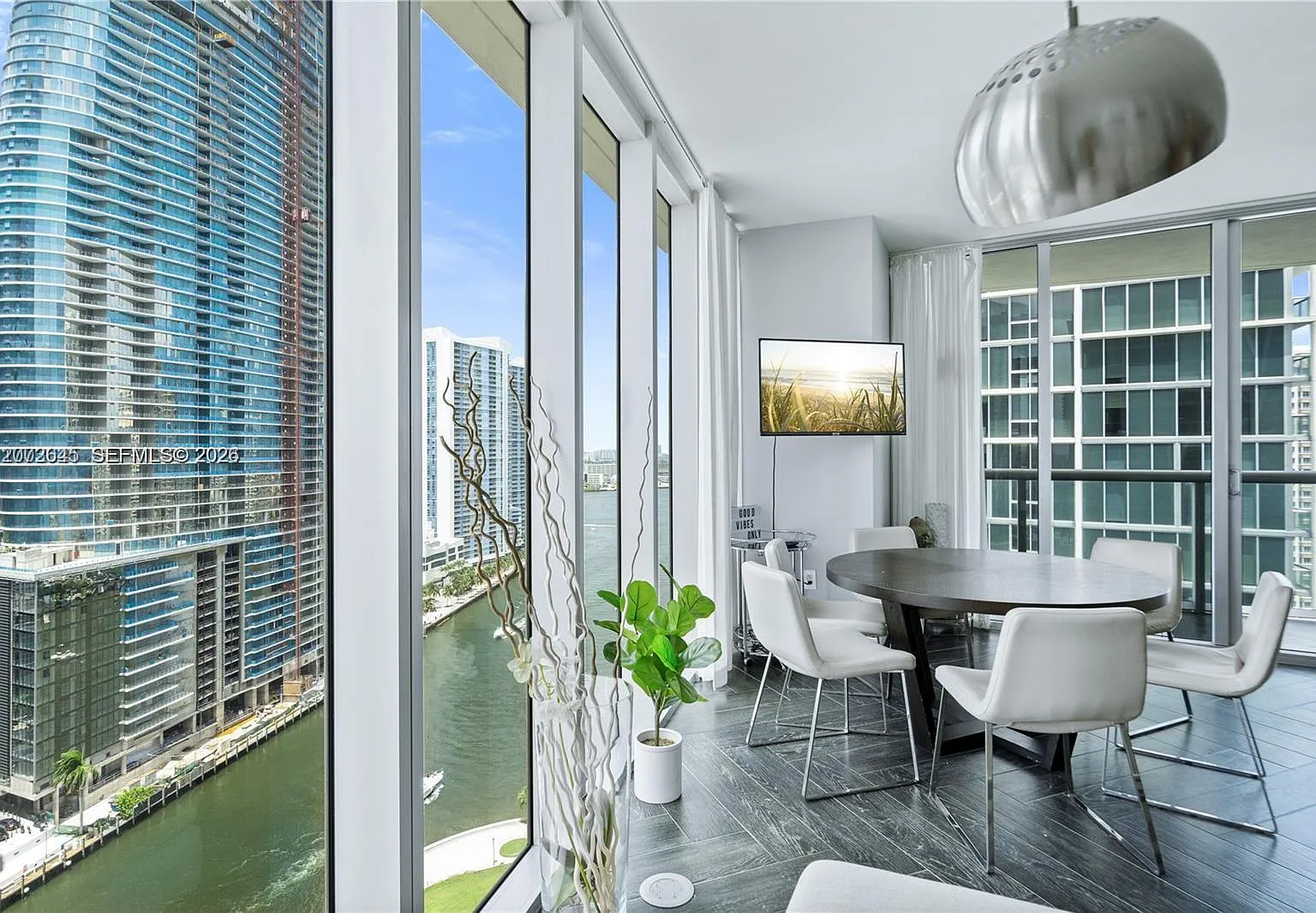 Icon Brickell Condo No 3 — Photo 1