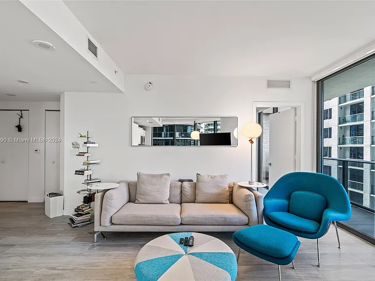55 SW 9th St #1801 — Photo 6