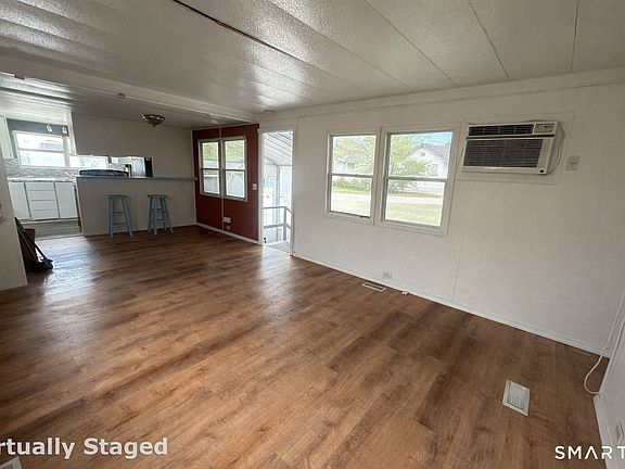 4th image of 2 Montauk Road