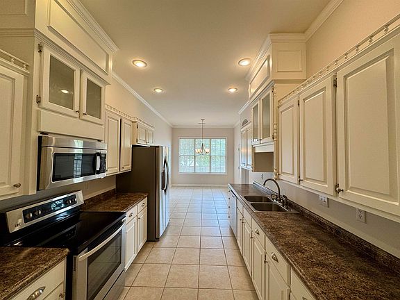 4th image of 327 Sherborne Ct