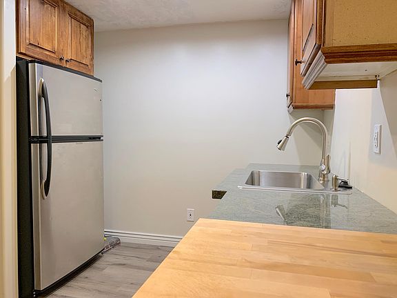 2nd image of 39 N Archmore St