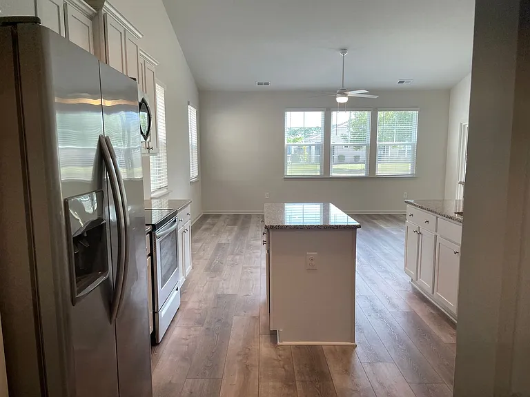 3023 Cedar Creek Ln — Photo 8