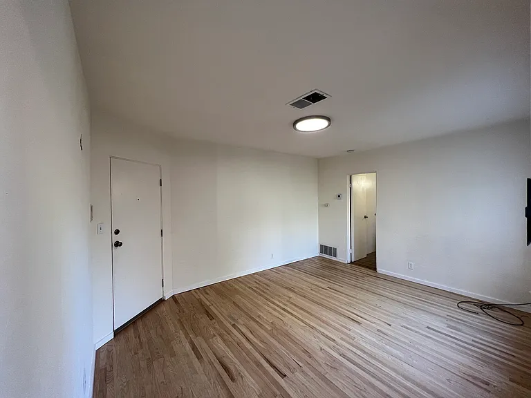 2541-2569 Le Conte Ave — Photo 16