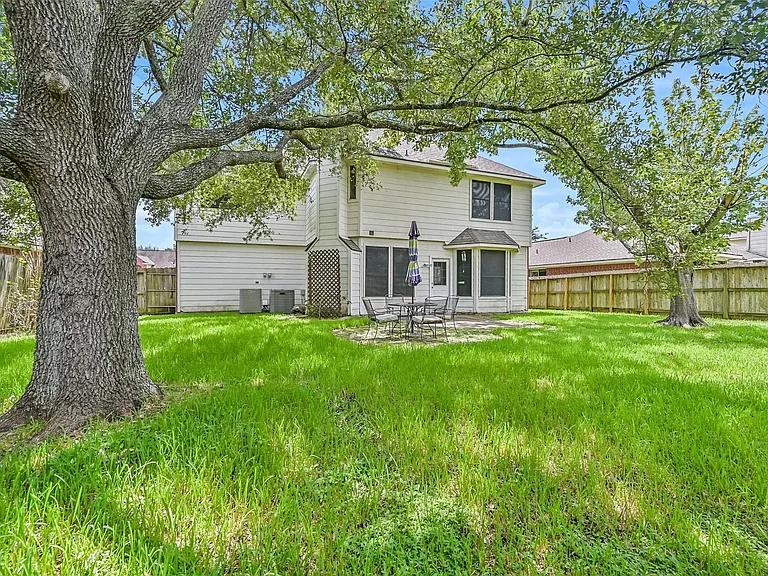 2714 Safe Harbour Cir — Photo 35