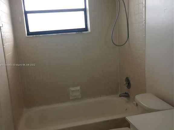 4th image of 5925 Longbow Ln APT 6