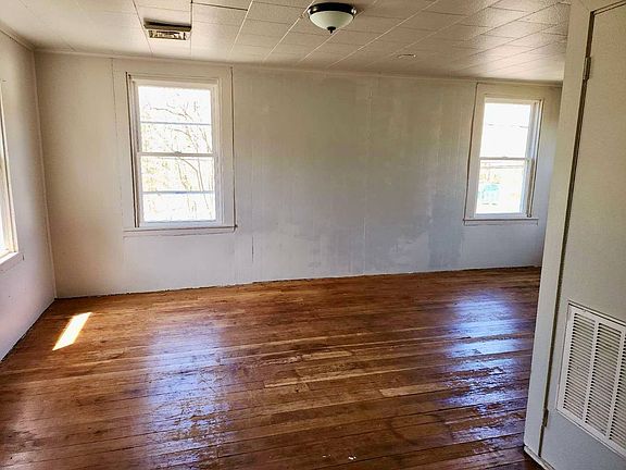 3rd image of 226 E Temple St Floor 2