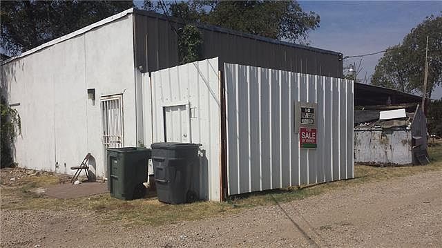 2nd image of 3427 Banning St