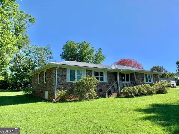 25 S Lake Dr, Carrollton, GA 30117