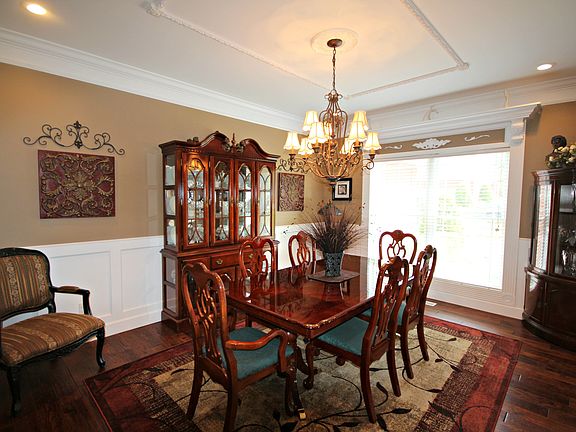 3rd image of 389 Brookside Dr