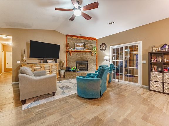 3rd image of 8 Breeghle Ln