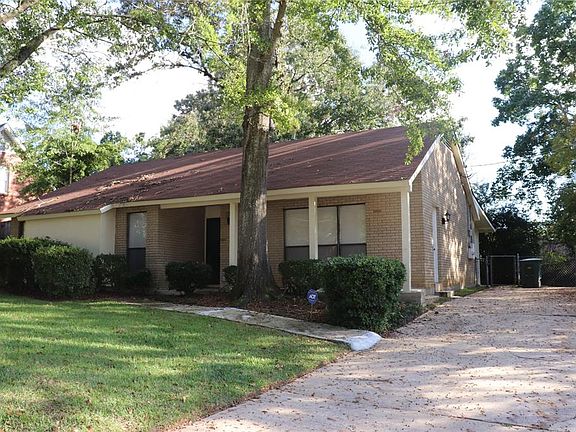 3rd image of 3212 Hillcrest Ln