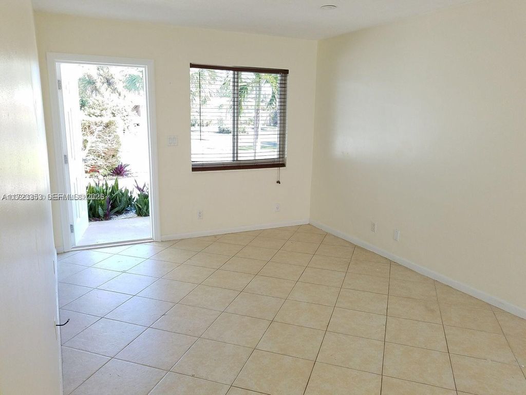 1231 NE 23rd Ave, photo 7