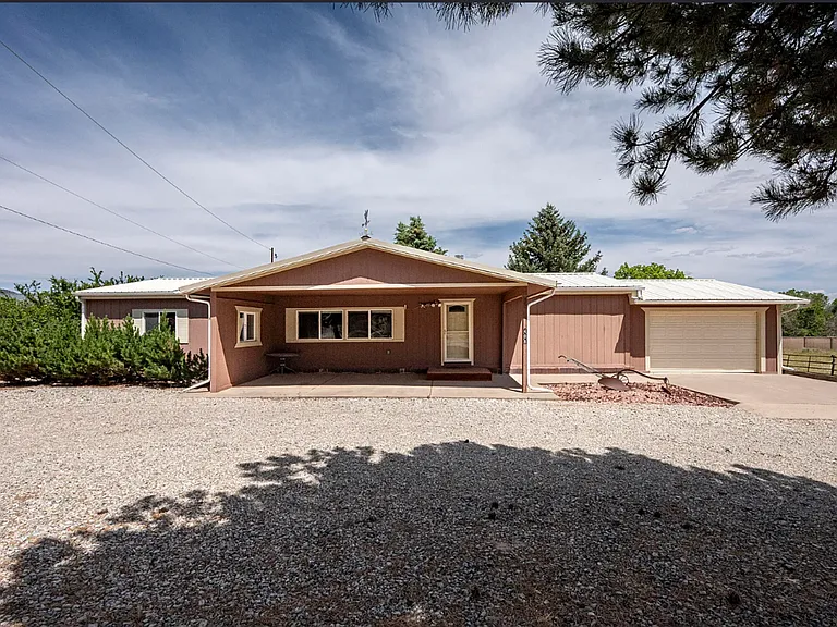 408 N Harmony Dr — Photo 1