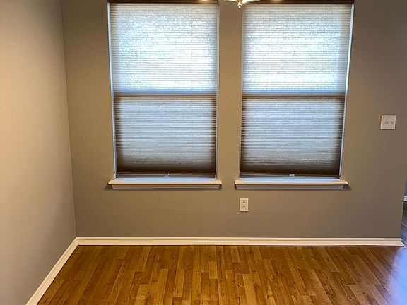 3rd image of 3109 Queenston Ave