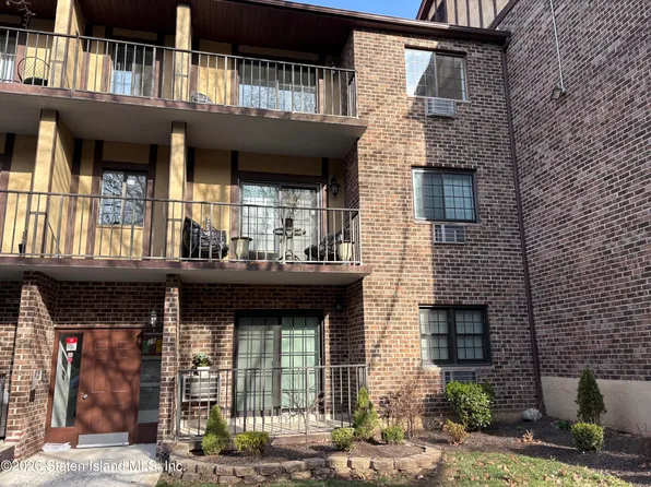 29 Donna Ct APT 4, Staten Island, NY 10314