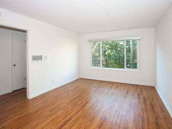 3rd image of 68 Diamond St APT 6