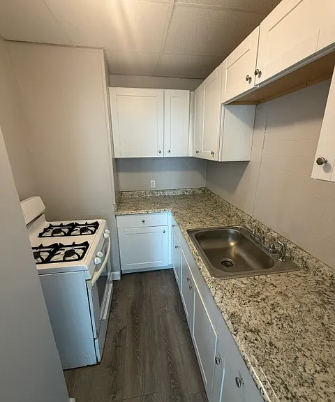 82 Ruth St #1W — Photo 2