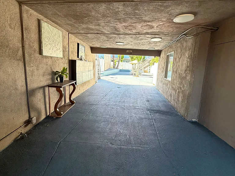 14931 Roscoe Blvd — Photo 7