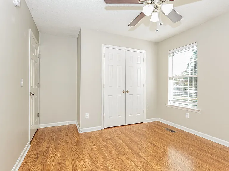 2826 Henderson Ln — Photo 13