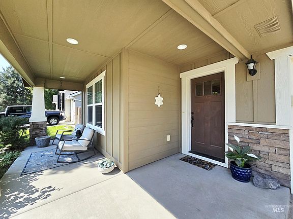 4th image of 4447 N Weston Ave
