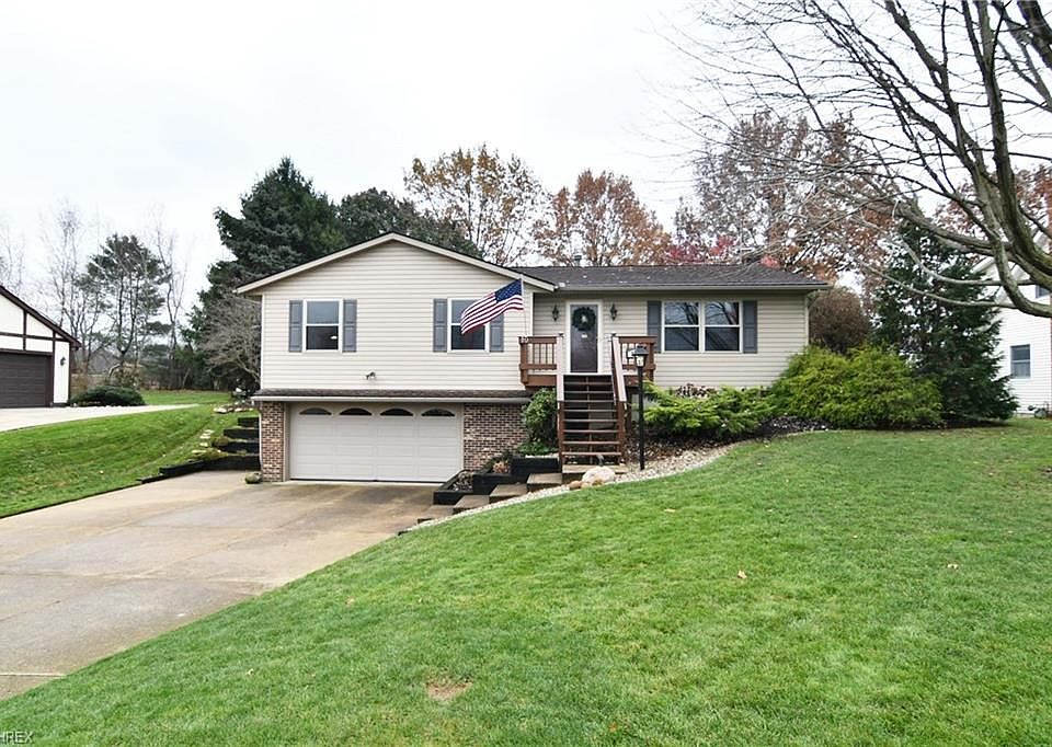 1st image of 330 Rivermoor Dr