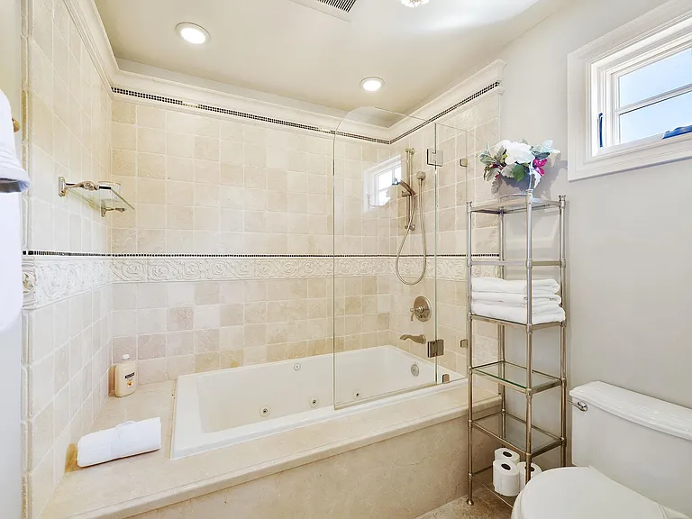 1201 University Dr — Photo 10