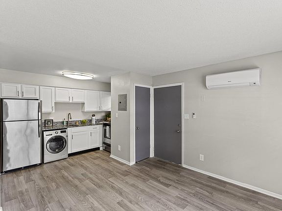 3rd image of 2301 S Bumby Ave APT A