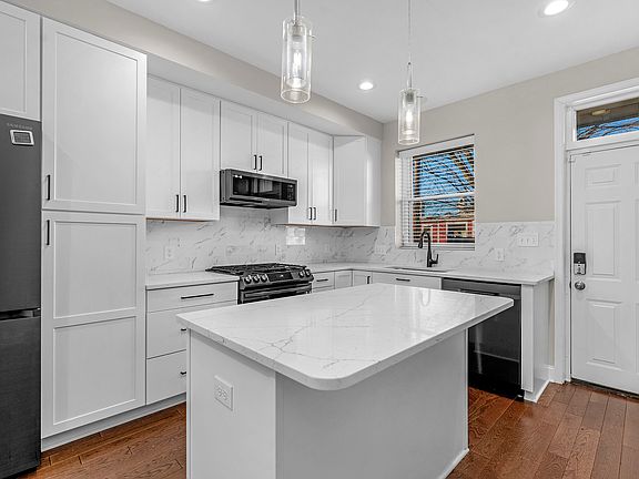 4th image of 620 S Newkirk St #1