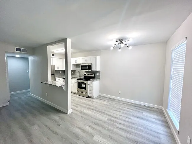 2700 At Homewood Apartments — Photo 3