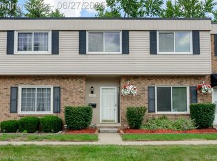 107 Astor Blvd, Belleville, MI 48111