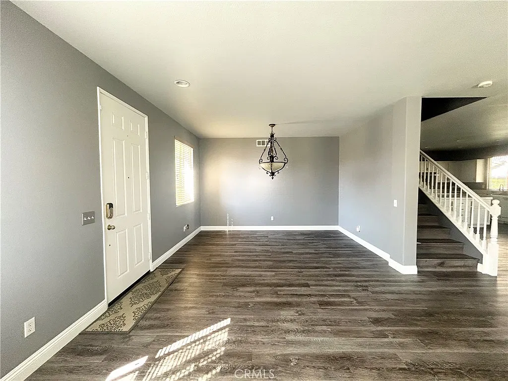 6 bed, 2.5 bath, 2668 sqft, $3,000 — Photo 3