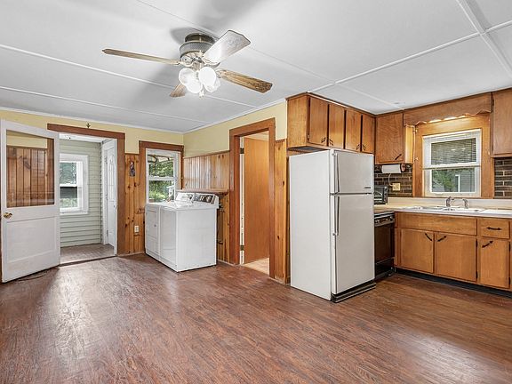4th image of 114 Old Meadow Rd