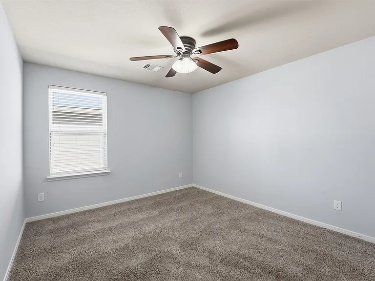 719 Longstreet Dr — Photo 13