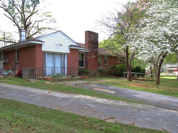 483 Simmons St, Trion, GA 30753