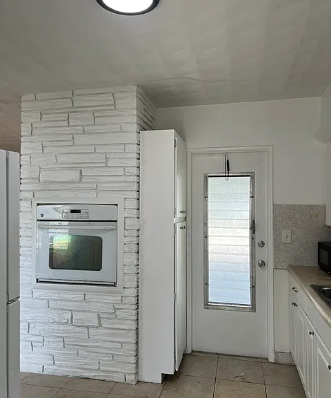 2210 N 57th Ave — Photo 18