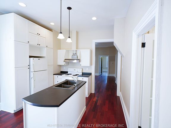 5th image of 571 Dufferin Ave