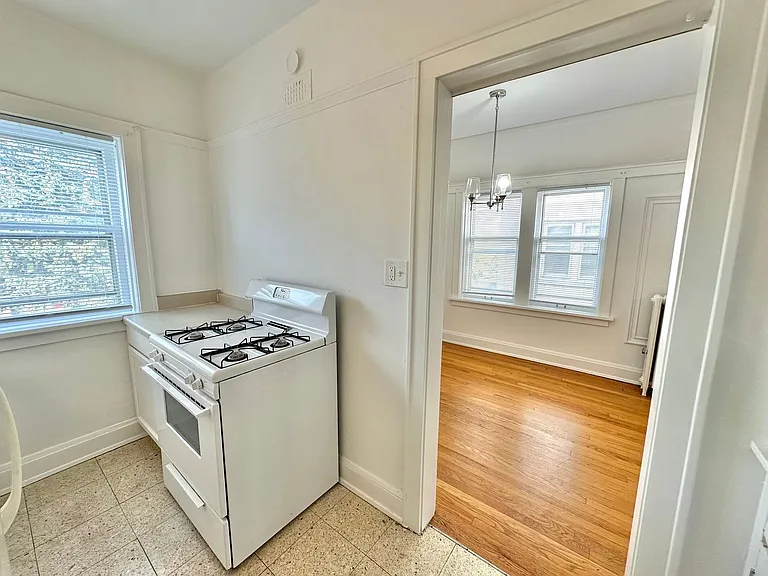 3819 N Oakland Ave — Photo 8