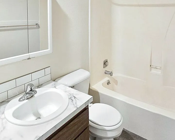Avalon Court Apartments — Photo 56
