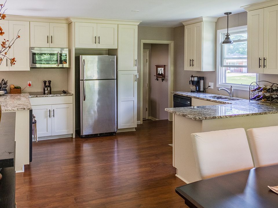1st image of 271 Knollwood Dr