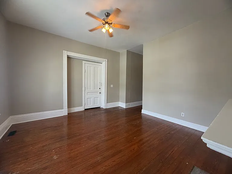 838 West High Street — Photo 4