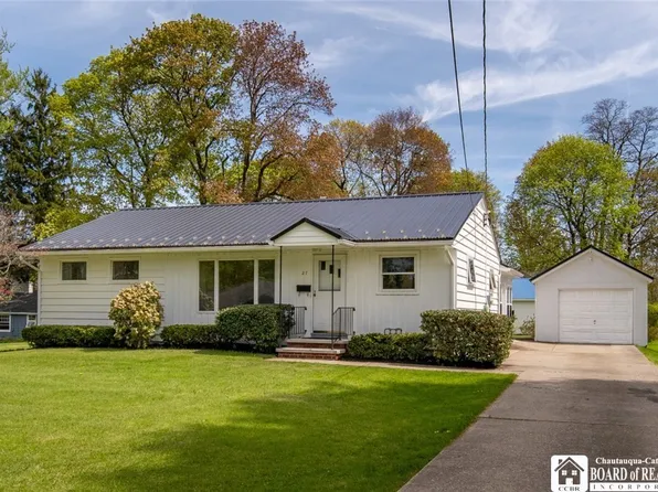 27 Crandall St, Westfield, NY 14787