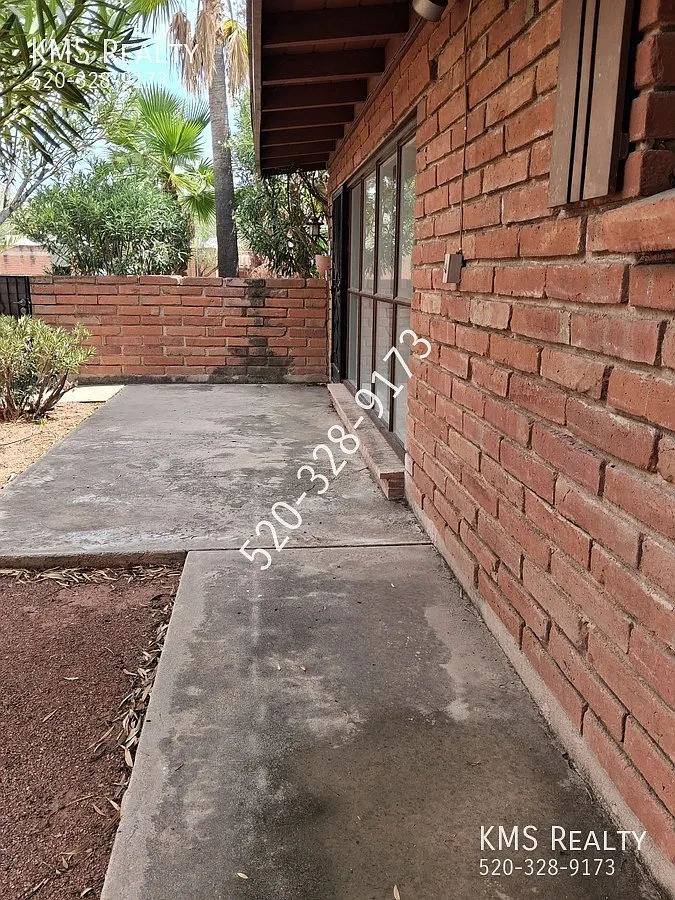 2 Bedroom 1 Bath-Near U Of A Owner/Agent — Photo 4