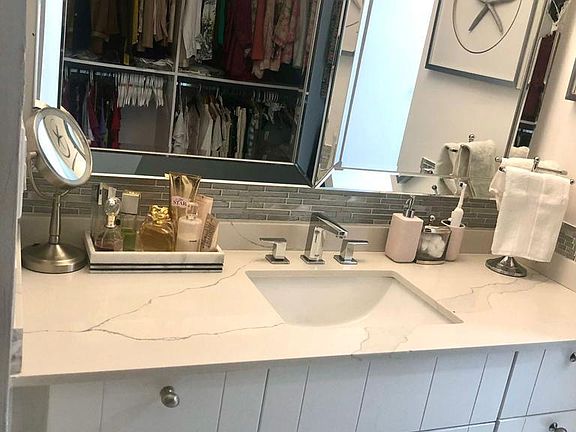 5th image of 6900 Bay Dr APT 3C