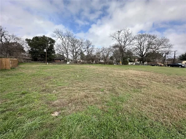 20 Lenora Dr, Hearne, TX 77859